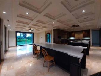 Se vende lujosa Mansion en la zona mas exclusiva de Santa Ana 23-3367