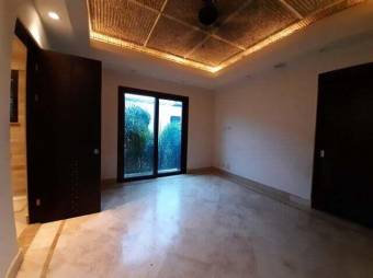 Se vende lujosa Mansion en la zona mas exclusiva de Santa Ana 23-3367