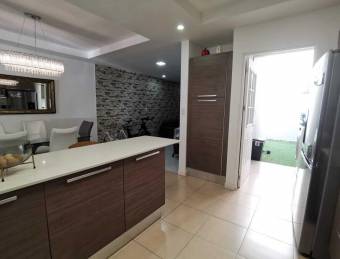 Se vende casa moderna en Brasil de Santa Ana 23-2910