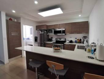 Se vende casa moderna en Brasil de Santa Ana 23-2910