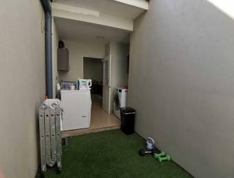 Se vende casa moderna en Brasil de Santa Ana 23-2910