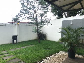 Se vende espaciosa casa con patio grande en Rio Segundo  23-3444