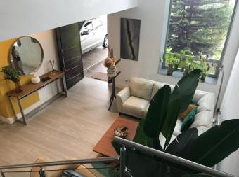 Se vende espaciosa casa con patio grande en Rio Segundo  23-3444