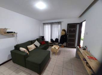 Se alquila espacios apartamento con patio a metros del hospital metropolitano 23-3467