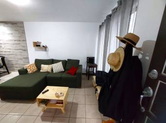 Se alquila espacios apartamento con patio a metros del hospital metropolitano 23-3467