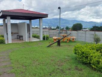 Se vende casa en San Pablo Heredia 23-3466