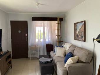 Se vende casa con patio grande en La Guacima 23-3468