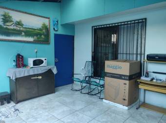 Bella y Moderna Casa en Guapiles Centro en Venta. CG-23-2498