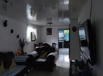 Bella y Moderna Casa en Guapiles Centro en Venta. CG-23-2498