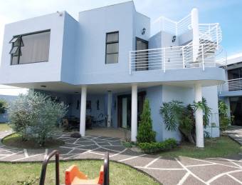 Venta de espectacular casa, con acabados de lujo, en  Ciudad Quesada, MLS #23-3182 Price $704,000