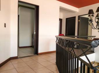 VENTA DE CASA EN CONDOMINIO TOTALMENTE AMUEBLADA, HEREDIA