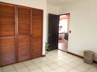 VENTA DE CASA EN CONDOMINIO TOTALMENTE AMUEBLADA, HEREDIA