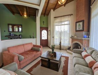 Hermosa y Moderna Casa en HESanIsidro en Venta. CG-23-3236