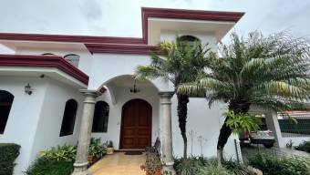 Casa independiente a la venta en Guachipelín de Escazú, San José.