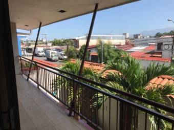 Se vende casa junto con 2 apartamentos en Zapote de San José 24-1248