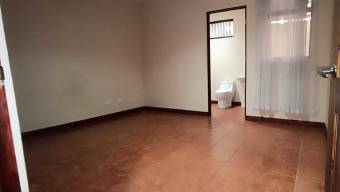 Se vende espaciosa casa con patio en la Trinidad de Moravia 24-658