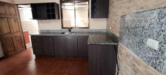 Se vende espaciosa casa con patio en la Trinidad de Moravia 24-658