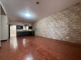 Se vende espaciosa casa con patio en la Trinidad de Moravia 24-658