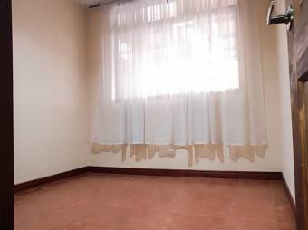 Se vende espaciosa casa con patio en la Trinidad de Moravia 24-658