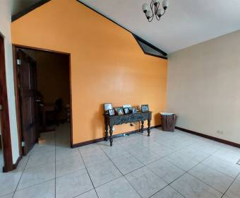 House for sale in La Pitahaya, Agua Caliente, Cartago.