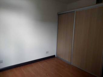 Se vende espacioso apartamento en exclusivo condominio de Uruca en San José 24-1685 