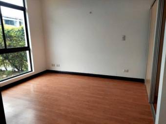 Se vende espacioso apartamento en exclusivo condominio de Uruca en San José 24-1685 