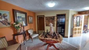 Se vende moderna casa con patio y terraza en Curridabat de San José 23-2761