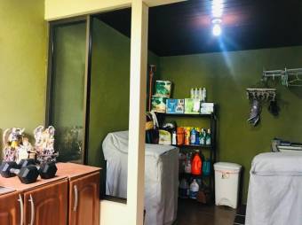 Se vende espaciosa casa con uso de suelo mixto en Catedral de San José 24-835