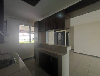 VENTA DE CASA EN CONDOMINIO, UNA PLANTA, GRAN JARDIN, SANTA BARBARA