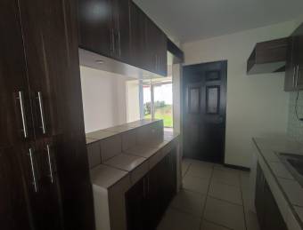 VENTA DE CASA EN CONDOMINIO, UNA PLANTA, GRAN JARDIN, SANTA BARBARA