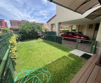 House for sale in Don Antonio condominium in San Rafael de Alajuela.