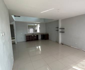 House for sale in San Ramón, Alajuela. Bank foreclosed property.