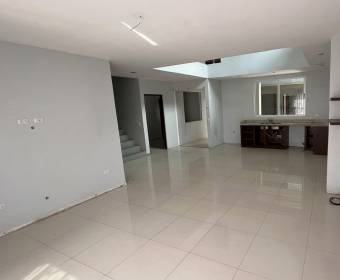 House for sale in San Ramón, Alajuela. Bank foreclosed property.