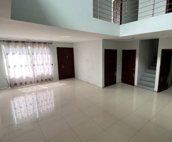 House for sale in San Ramón, Alajuela. Bank foreclosed property.