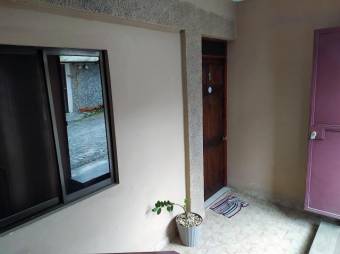 Se vende espaciosa casa de 2 niveles con balcón en Granadilla de Curridabat 23-3127