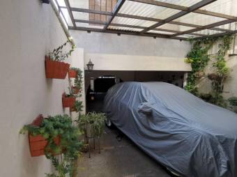 Se vende espaciosa casa de 2 plantas en Moravia de San José 22-2520 