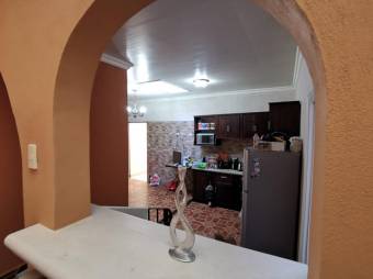 Se vende espaciosa casa de 2 plantas en Moravia de San José 22-2520 