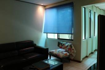 Se vende espaciosa casa con uso de suelo mixto, patio y terraza en Sabana de San José 23-905