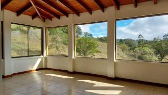 Se vende espaciosa casa con amplio terreno de 4,134m2 en San Jerónimo de Moravia 23-1833 