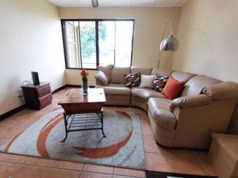 Se vende espaciosa casa con amplio terreno de 936m2 en Curridabat de San José 23-1620