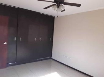 Se vende espaciosa casa con patio en condominio de Pozos en Santa Ana 24-1408