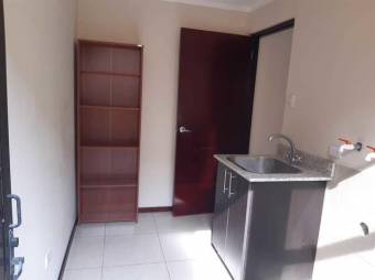 Se vende espaciosa casa con patio en condominio de Pozos en Santa Ana 24-1408