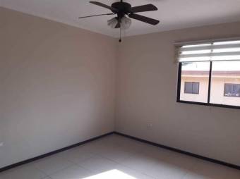 Se vende espaciosa casa con patio en condominio de Pozos en Santa Ana 24-1408