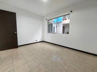 Se alquila espacioso apartamento frente a hospital metro politono en Pozos de Santa Ana 24-1742