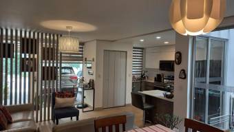 Se vende moderna y espaciosa casa en condominio de Curridabat en San José 24-1628 