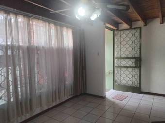 Se vende espaciosa casa de 2 plantas en hatillo de San José 24-1587 