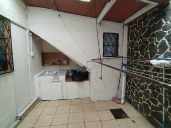 Se vende espaciosa casa de 2 plantas en hatillo de San José 24-1587 