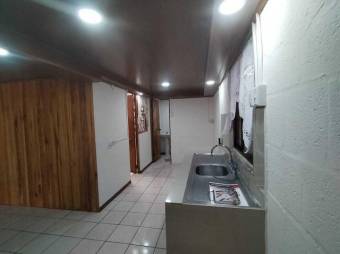 Se vende espaciosa casa de 2 plantas en hatillo de San José 24-1587 