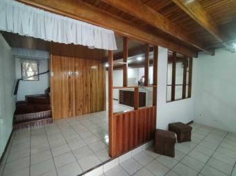 Se vende espaciosa casa de 2 plantas en hatillo de San José 24-1587 