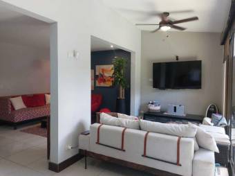 Se vende moderna casa con patio y terraza en condominio de Brasil en Santa Ana 23-2129